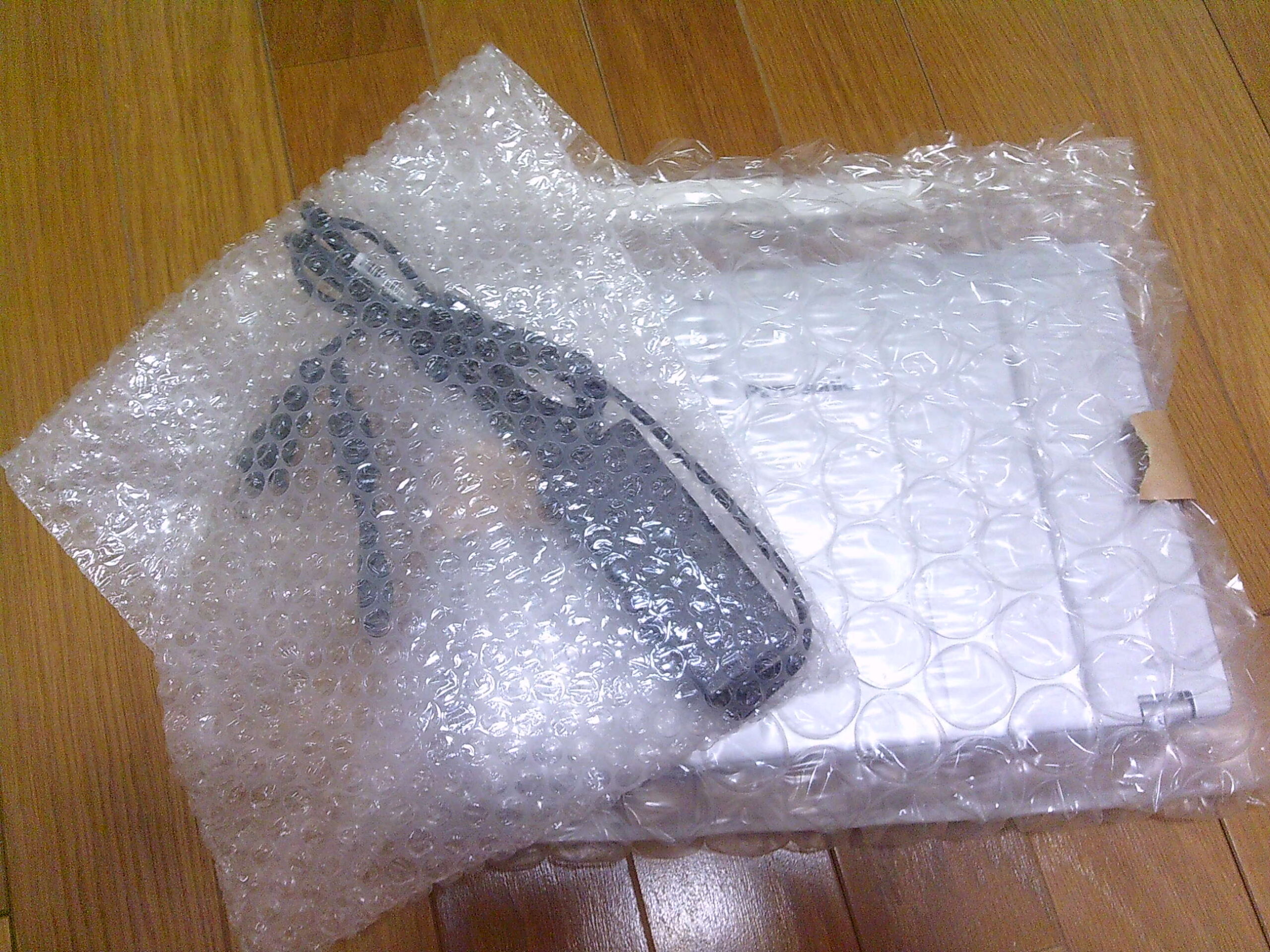 梱包したパナソニックのWindows11のノートパソコン