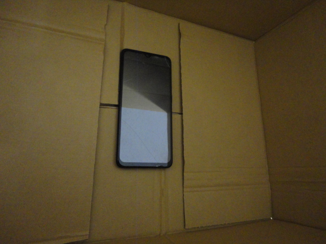 壊れたスマホの梱包